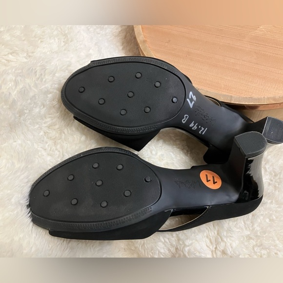 EUC Life Stride Soft System Caren Faux Suede Leather Cut-out Size 11 - Picture 7 of 10